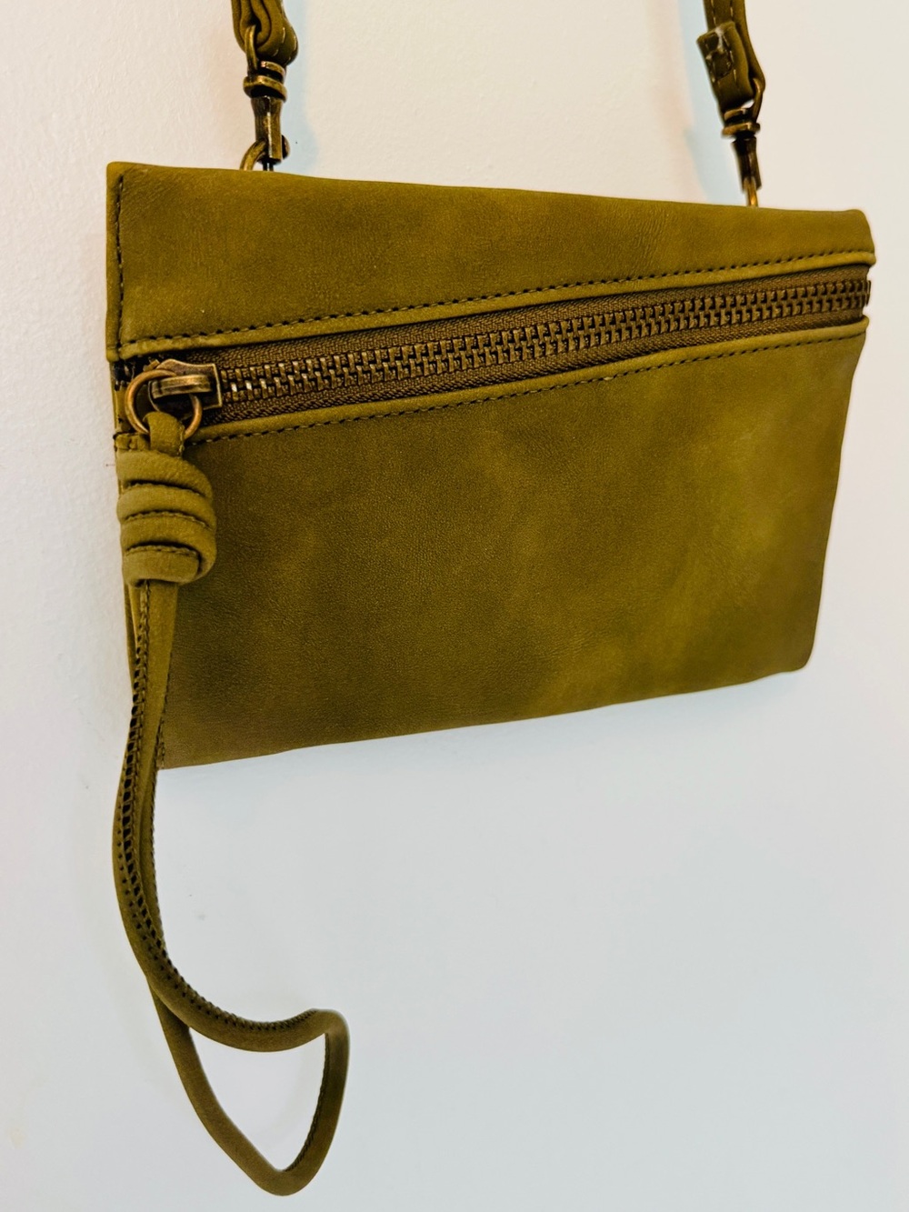 Universal Thread Olive Green Crossbody Wristlet Bag Purse, Vegan